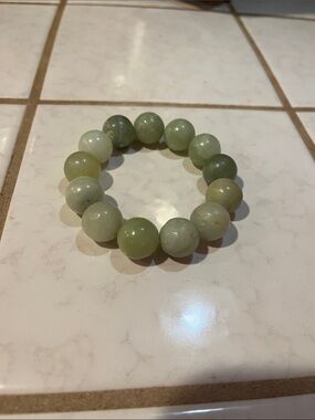 Green Jade Beaded Stretch Bracelet - Elegant Women’s Jewelry nephrite vintage